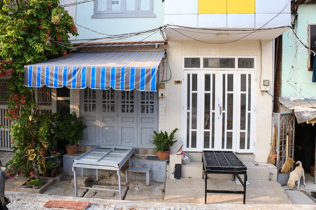 nguoi sai gon mang ghe sofa ra le duong ngoi hong mat vi nha bien thanh ham