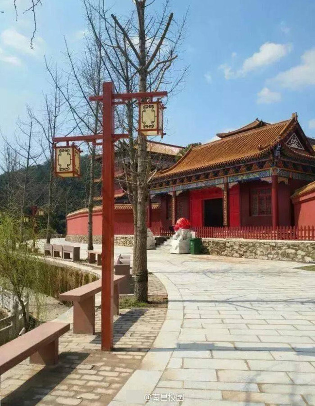 sinh vien trung quoc thich thu voi truong hoc co loi thiet ke nhu hoang cung di hoc nhu len chau