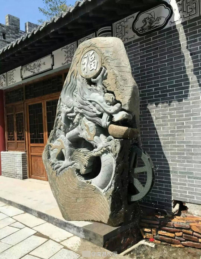 sinh vien trung quoc thich thu voi truong hoc co loi thiet ke nhu hoang cung di hoc nhu len chau