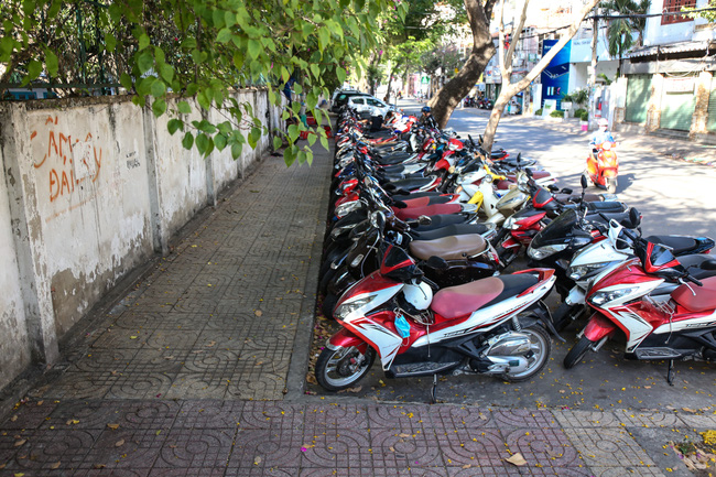 via he sai gon sau khi duoc phan chia bang vach ke nguoi di bo thoai mai dan buon ban hai long