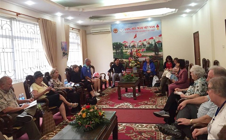 chuyen di giau cam xuc den lang huu nghi viet nam cua doan su gia suc manh huu nghi my