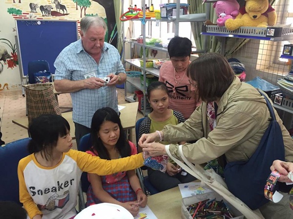 chuyen di giau cam xuc den lang huu nghi viet nam cua doan su gia suc manh huu nghi my