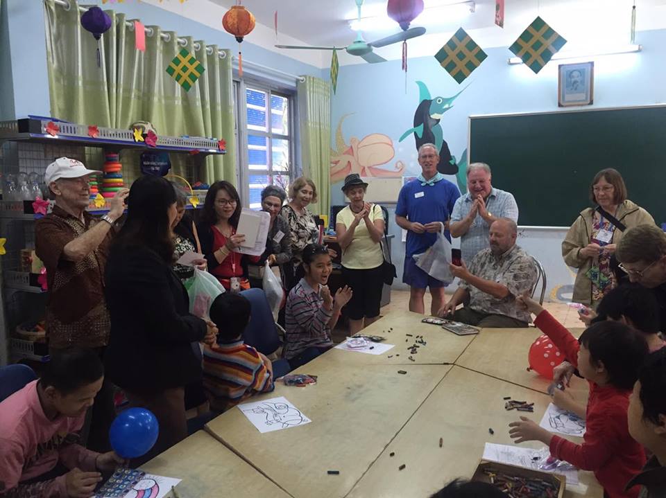 chuyen di giau cam xuc den lang huu nghi viet nam cua doan su gia suc manh huu nghi my