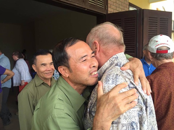 chuyen di giau cam xuc den lang huu nghi viet nam cua doan su gia suc manh huu nghi my