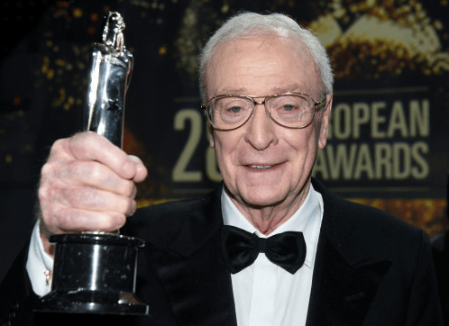 ma c ung thu vi nghie n ruo u va thuo c la cuo c do i qua n gia batman chi co n ti nh tu ng nga y