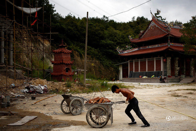 nha ngheo suc khoe yeu luoi van dong lai con nghien game chang thanh nien bat ngo thanh than tuong gioi tre sau hon 1 nam di lam tho xay