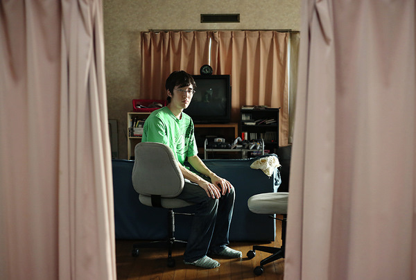 ven buc man bi mat ve cuoc song lan khuat hang chuc nam trong nhung can phong cua hon trieu nguoi nhat