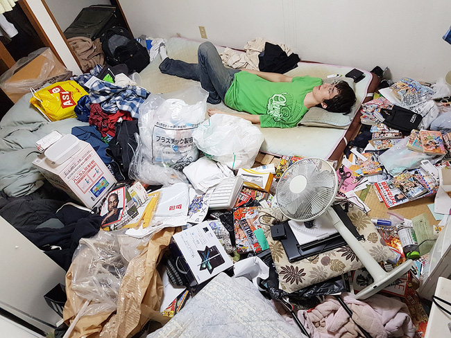 ven buc man bi mat ve cuoc song lan khuat hang chuc nam trong nhung can phong cua hon trieu nguoi nhat