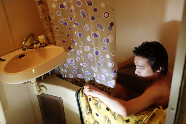 ven buc man bi mat ve cuoc song lan khuat hang chuc nam trong nhung can phong cua hon trieu nguoi nhat