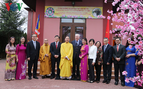 dai su cac nuoc a au tim hieu van hoa viet nam tai sec
