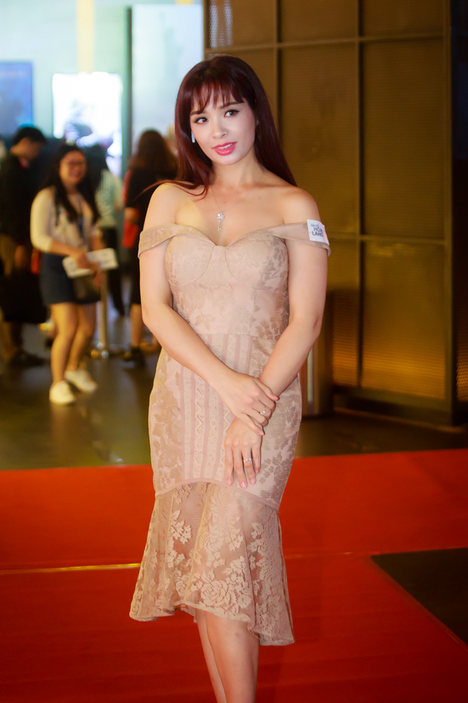 cuu nguoi mau thuy hang gay chu y vi xinh dep va sanh dieu