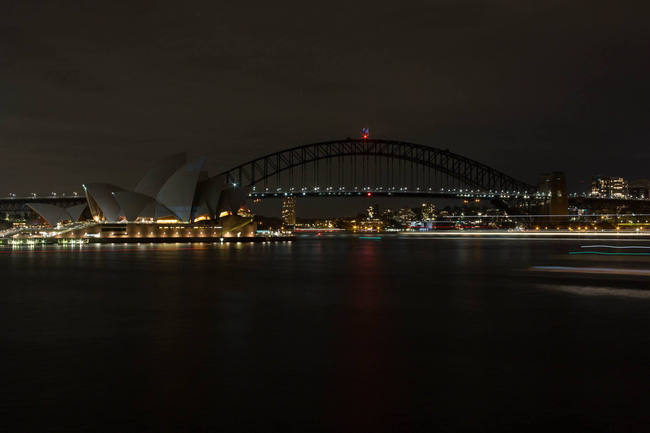 cau cang sydney tat den nhan 10 nam gio trai dat