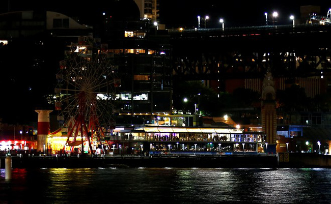 cau cang sydney tat den nhan 10 nam gio trai dat