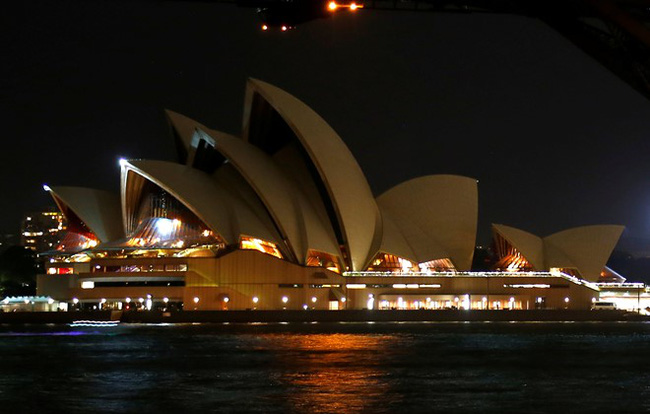cau cang sydney tat den nhan 10 nam gio trai dat