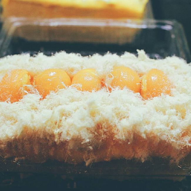 ha noi dau cu phai via he moi dat khach quan banh bien hieu be xiu khuat trong khu tap the van dong nuom nuop