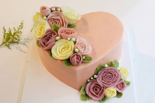 ha noi dau cu phai via he moi dat khach quan banh bien hieu be xiu khuat trong khu tap the van dong nuom nuop