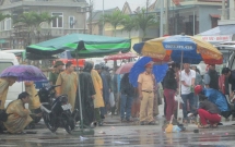 nu du hoc sinh 22 tuoi tu vong thuong tam duoi gam container