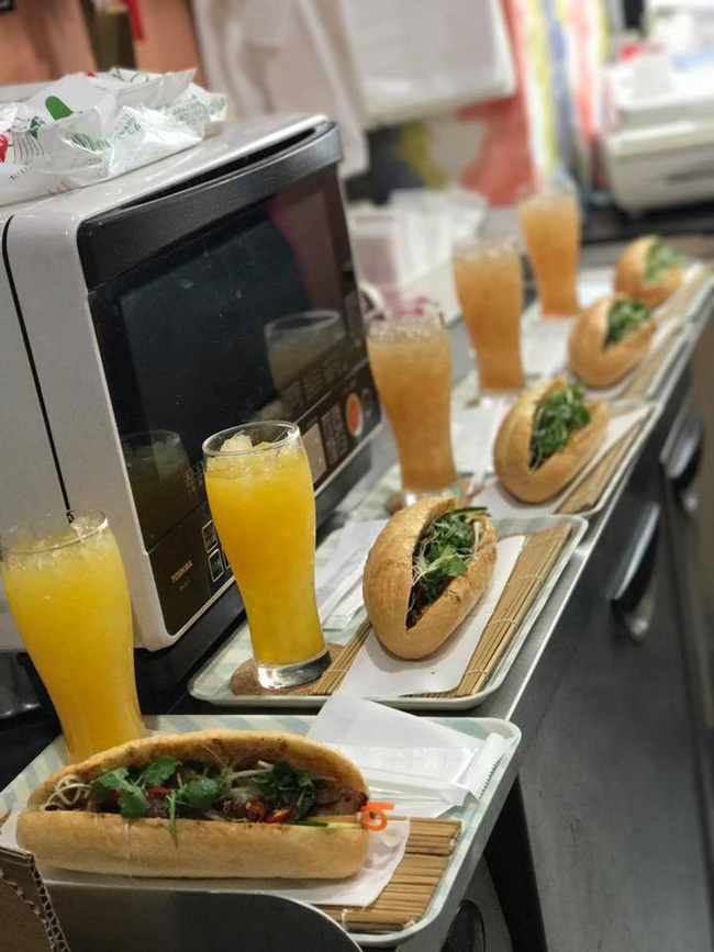 hai anh em viet mo tiem banh mi khoi nghiep chong chat kho khan va thanh qua hon 200 o banh mingay