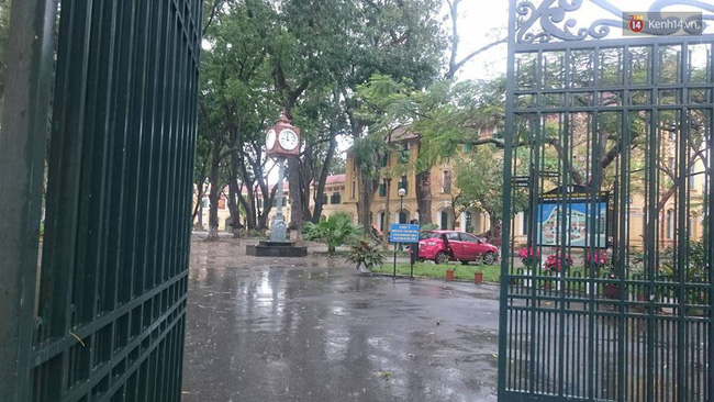 ha noi cay do sau mua dong nu sinh truong chu van an gay ca tay chan