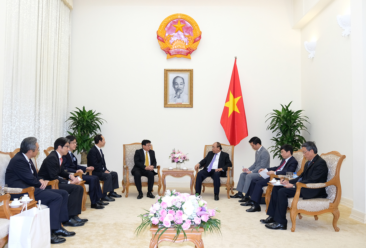 thu tuo ng mong muo n dn nha t ba n khong ngu ng mo ro ng hoa t do ng ta i vie t nam