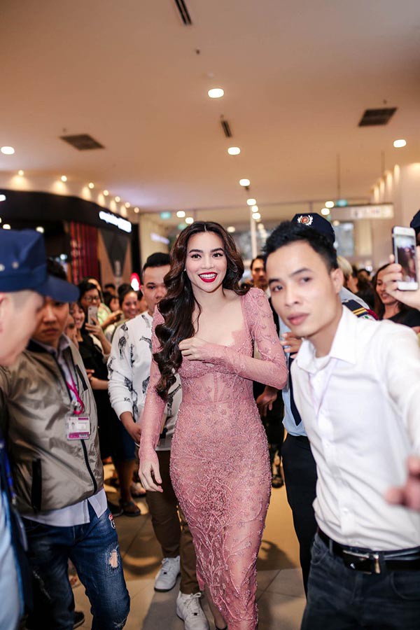 ho ngoc ha mac goi cam cong khai tinh tu voi kim ly truoc dam dong