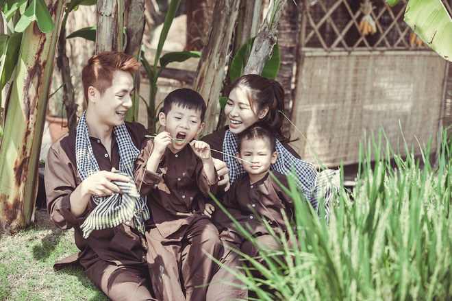 bo anh moi day hanh phuc cua gia dinh dang khoi thuy anh