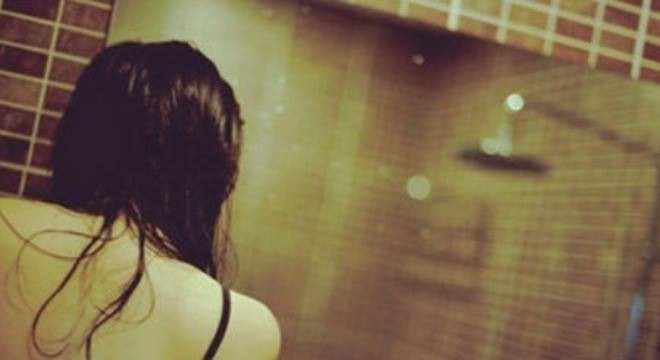 co gai 20 tuoi bi nam thanh nien dung clip nong tong tinh tien