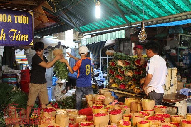 nhieu loai hoa moi la phuc vu ngay quoc te phu nu 83