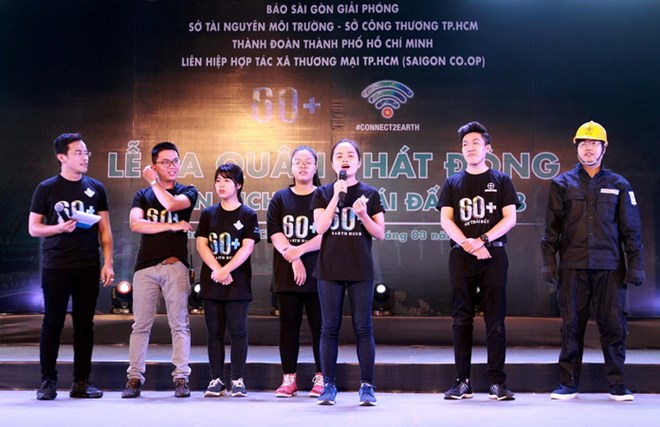 hon 2000 thanh nien ra quan chien dich gio trai dat 2018