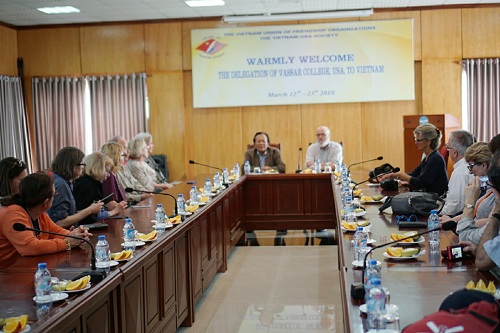 mo ra co hoi hop tac giua vufo va dai hoc vassar my