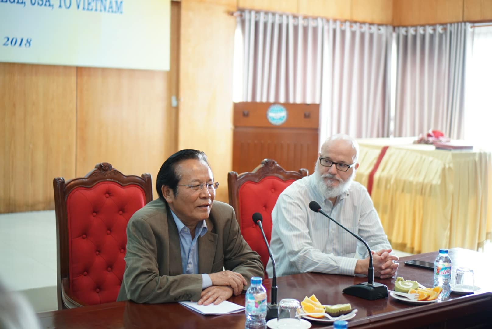 mo ra co hoi hop tac giua vufo va dai hoc vassar my