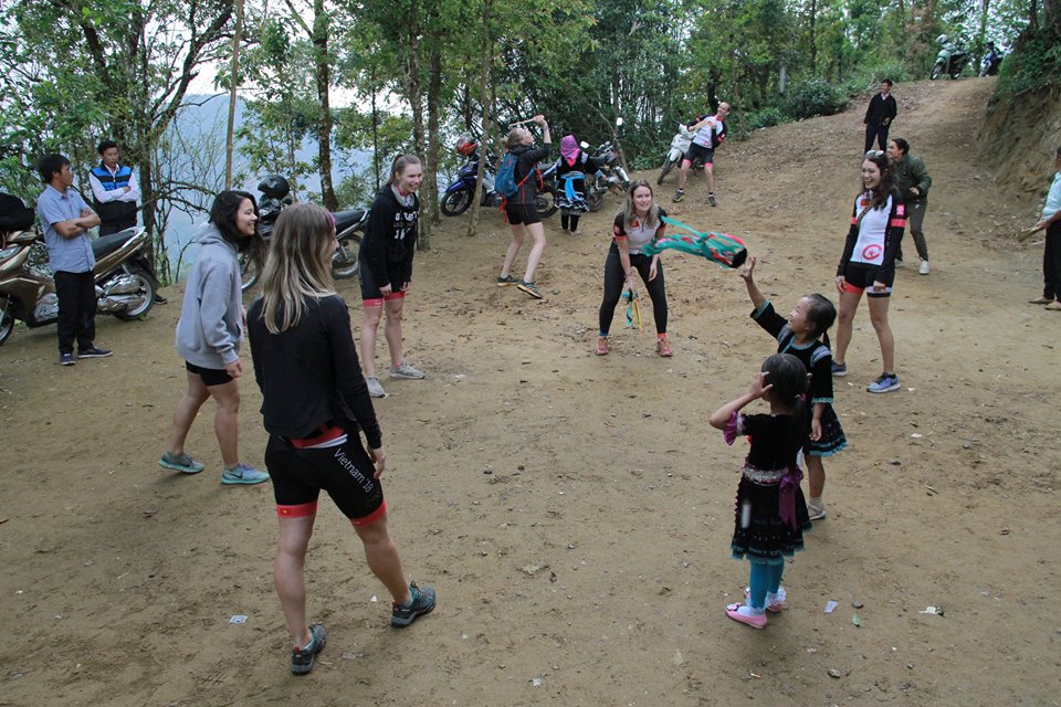 15 nha bao tro tu ha lan dap xe gay quy vi quyen tre em gai