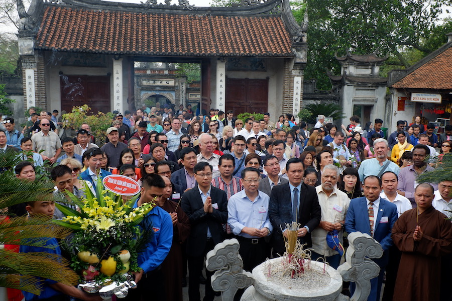 ban be quoc te du xuan huu nghi tai di tich co loa