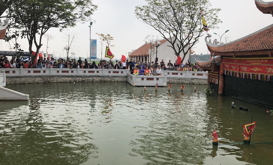 ban be quoc te du xuan huu nghi tai di tich co loa