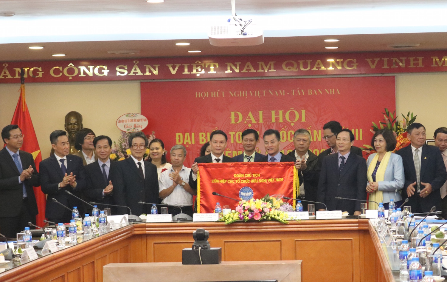 hoi huu nghi viet nam tay ban nha no luc thuc hien tot cong tac doi ngoai nhan dan