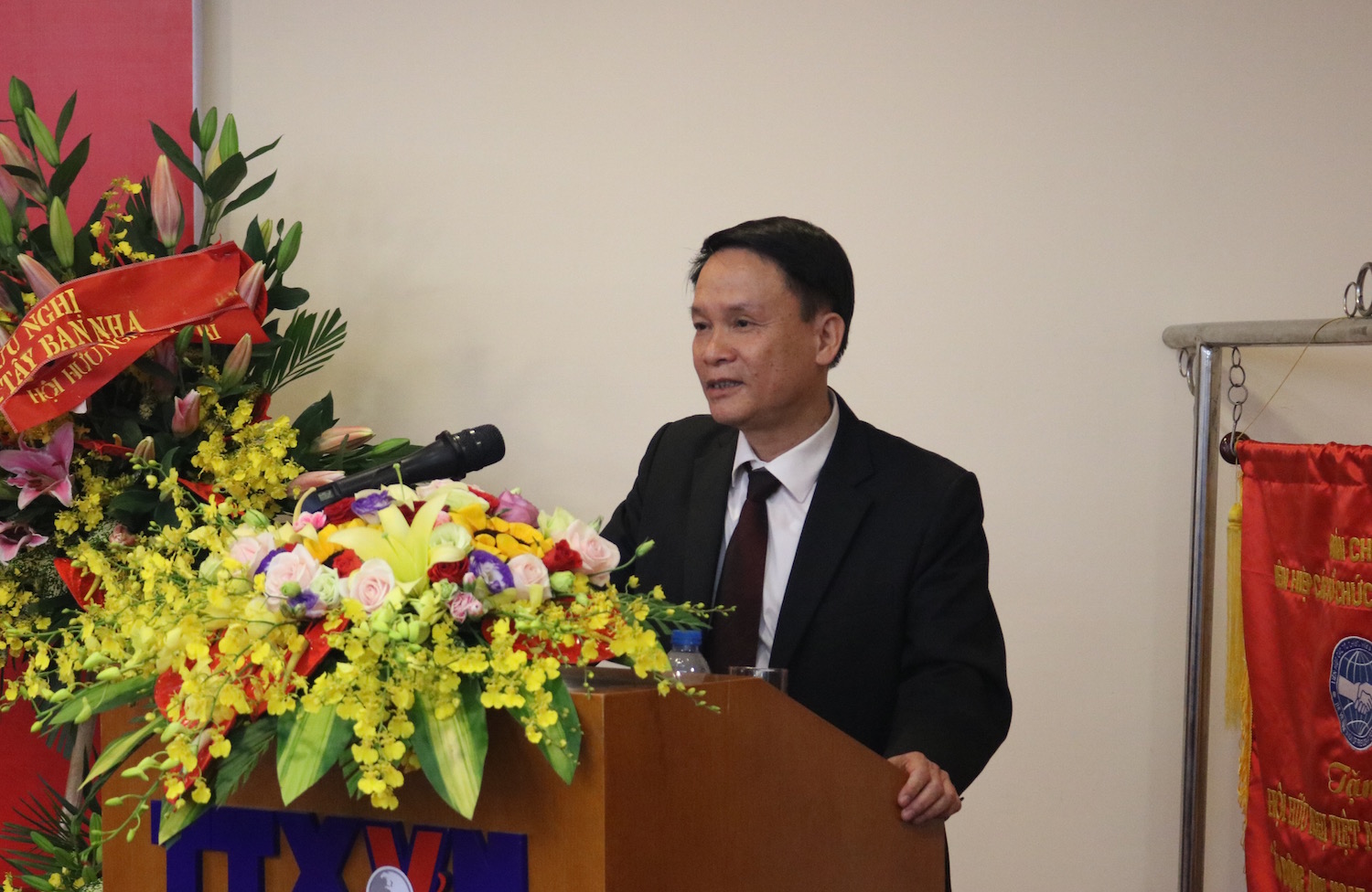 hoi huu nghi viet nam tay ban nha no luc thuc hien tot cong tac doi ngoai nhan dan