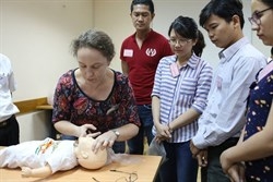 cham soc nguoi benh ngoai quoc vun dap tinh huu nghi