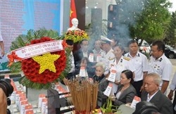 tac nghiep noi dau song de thay truong sa that gan
