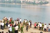 hoa binh 8 em hoc sinh bi chet duoi tren song da