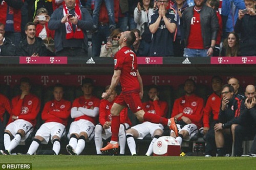 vong 28 bundesliga bayern va dortmund cung gianh 3 diem tron ven