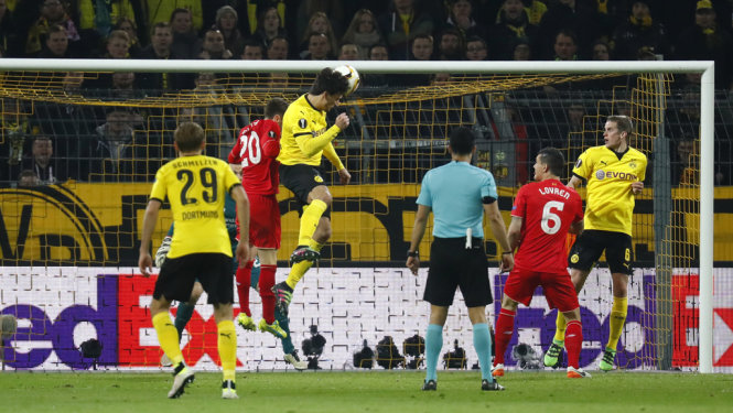 hoa dortmund liverpool gianh chut loi the truoc tran luot ve