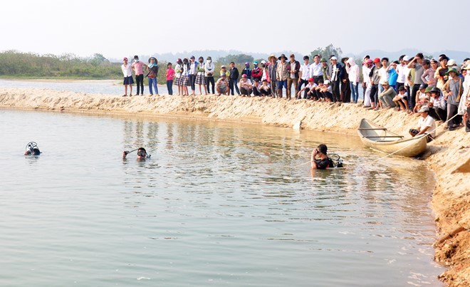 xac dinh nguyen nhan khien 9 hoc sinh quang ngai chet duoi