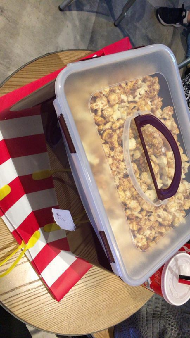 day la canh tuong khi rap phim han quoc de khach hang lay bap rang bo bao nhieu tuy thich trong ngay 14