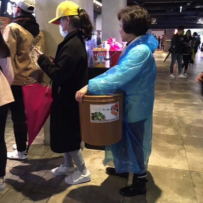 day la canh tuong khi rap phim han quoc de khach hang lay bap rang bo bao nhieu tuy thich trong ngay 14