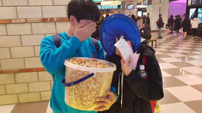 day la canh tuong khi rap phim han quoc de khach hang lay bap rang bo bao nhieu tuy thich trong ngay 14