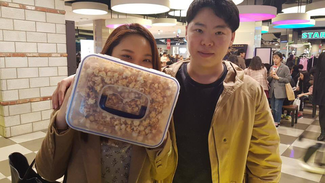 day la canh tuong khi rap phim han quoc de khach hang lay bap rang bo bao nhieu tuy thich trong ngay 14