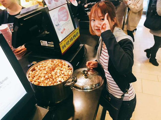 day la canh tuong khi rap phim han quoc de khach hang lay bap rang bo bao nhieu tuy thich trong ngay 14