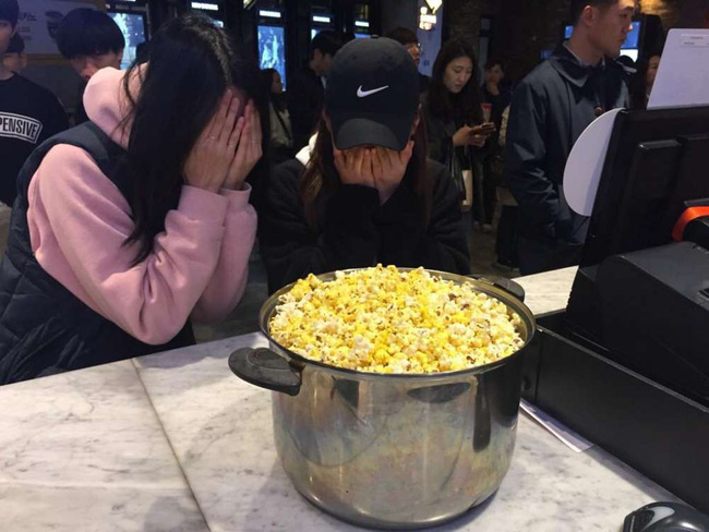 day la canh tuong khi rap phim han quoc de khach hang lay bap rang bo bao nhieu tuy thich trong ngay 14