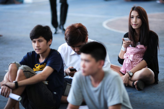 ve dep kho cuong cua nhung bong hong chuyen gioi trong dot tuyen nghia vu quan su thai lan