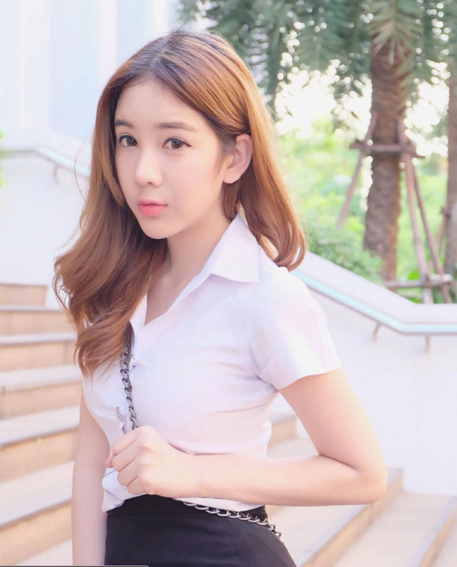 ve dep kho cuong cua nhung bong hong chuyen gioi trong dot tuyen nghia vu quan su thai lan
